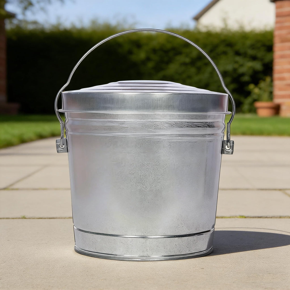6-Gallon Galvanized Steel Storage Can with Locking Lid M741